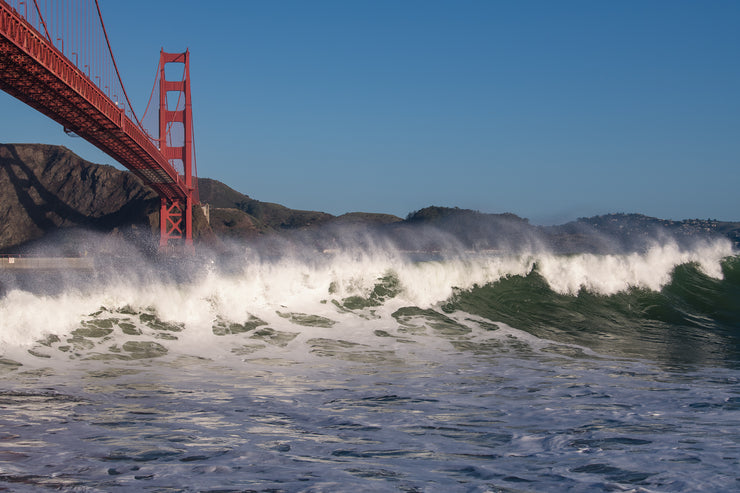 Giant waves by the golden gate